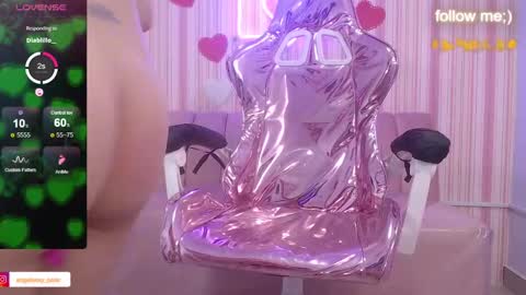 abril_ch_ online show from February 28, 2025, 5:26 pm