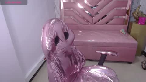 abril_ch_ online show from February 23, 2026, 12:35 pm