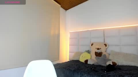 Snapshot of abril_dash chatting on February 7, 2025, 7:38 pm Abril online show from February 7, 2025, 7:38 pm
