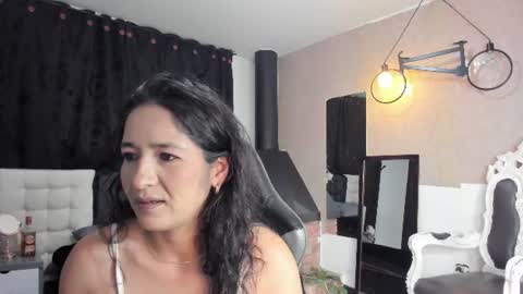 Snapshot of abril_riios chatting on July 3, 2026, 3:57 am Abril online show from July 3, 2026, 3:57 am