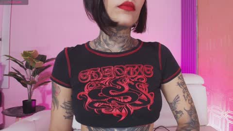 ABRILFACCINI online show from December 2, 2024, 1:13 pm