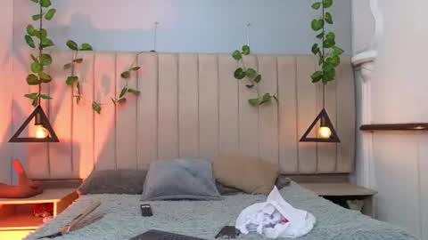 Snapshot of abrilrussell_ chatting on July 26, 2026, 4:03 pm Abril online show from July 26, 2026, 4:03 pm