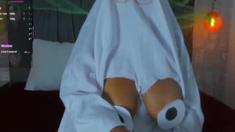 abrilsantana_ online show from October 29, 2025, 1:30 am