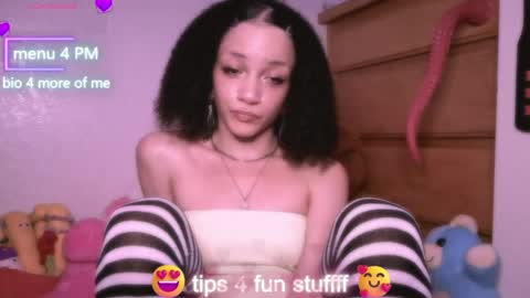 Snapshot of abruisedpeach chatting on May 6, 2026, 3:24 am Peach online show from May 6, 2026, 3:24 am