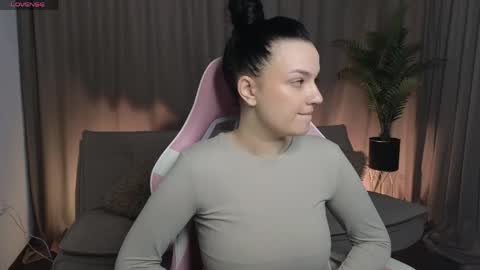 acelozora online show from April 14, 2026, 7:25 am