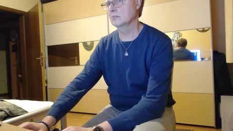 Snapshot of ach471 chatting on December 8, 2024, 5:11 pm ach471 online show from December 8, 2024, 5:11 pm