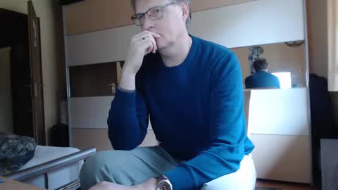 Snapshot of ach471 chatting on December 9, 2024, 10:00 am ach471 online show from December 9, 2024, 10:00 am