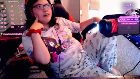 Snapshot of achubbygummy chatting on July 11, 2026, 10:33 pm AChubbyGummy online show from July 11, 2026, 10:33 pm