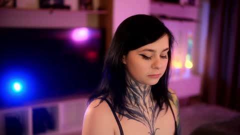 acid_pie online show from December 3, 2024, 6:26 am