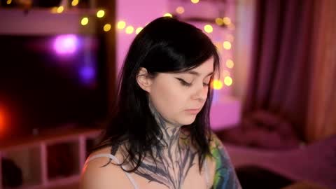 acid_pie online show from February 15, 2025, 6:33 am