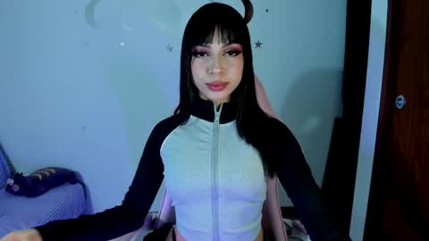 Snapshot of ada_luna01 chatting on May 12, 2026, 8:00 am online show from May 12, 2026, 8:00 am