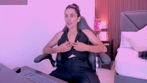 ada oconnor x   ..flaca..bella online show from November 19, 2025, 5:35 pm