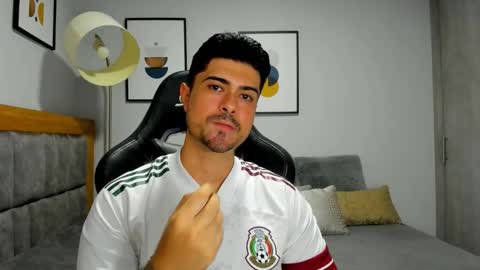 adam clarke online show from November 25, 2025, 4:34 am