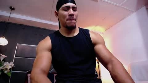 adam_fit19cm online show from September 19, 2025, 1:45 pm