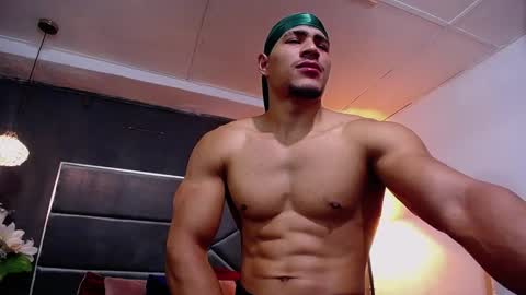 adam_fit19cm online show from October 13, 2025, 1:55 pm