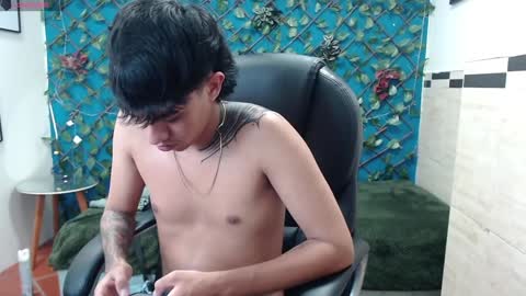 Snapshot of adamcoox chatting on January 2, 2025, 10:44 pm Adam online show from January 2, 2025, 10:44 pm