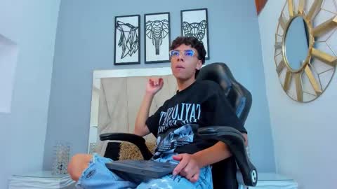 Adams Bobby online show from November 7, 2025, 11:54 am