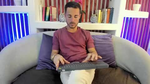 Im Adams Sanz online show from February 14, 2026, 7:10 pm