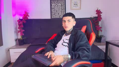 Snapshot of adamswalkerr_ chatting on March 3, 2026, 12:11 pm AdamsWalkerr online show from March 3, 2026, 12:11 pm