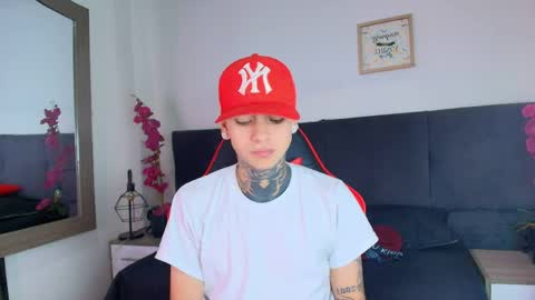 AdamsWalkerr  online show from April 9, 2026, 12:32 pm