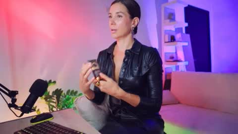 Snapshot of addictsqueen chatting on October 27, 2025, 3:21 am ADDICTION online show from October 27, 2025, 3:21 am