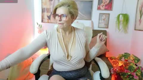 adeellee online show from November 30, 2025, 1:26 pm