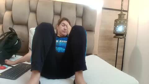 adela chase online show from September 30, 2025, 2:05 am