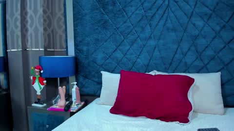 Adelaine online show from December 24, 2024, 11:06 am