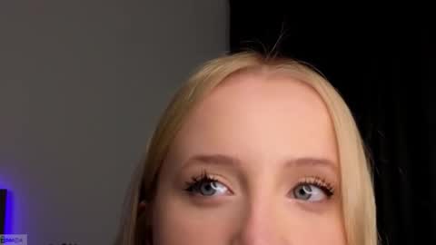 Adele online show from November 19, 2025, 10:43 pm