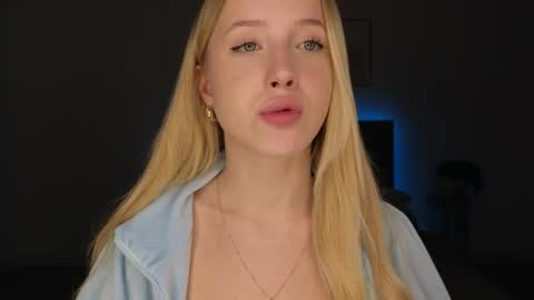 Snapshot of adele_armas chatting on May 17, 2026, 8:16 pm Adele online show from May 17, 2026, 8:16 pm