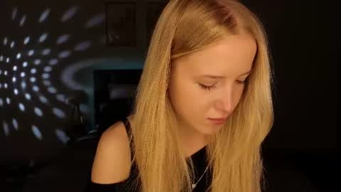 Snapshot of adele_armas chatting on June 10, 2026, 8:52 pm Adele online show from June 10, 2026, 8:52 pm