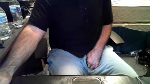 adelhi20 online show from October 19, 2025, 5:35 pm