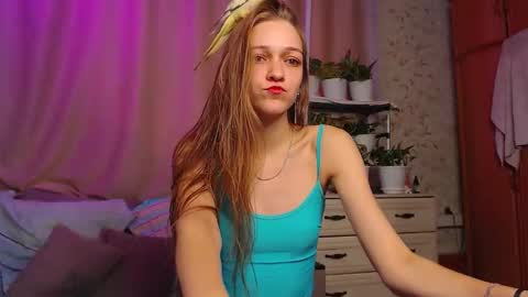 Snapshot of adelin_maxwell chatting on October 19, 2025, 8:26 am Lina online show from October 19, 2025, 8:26 am