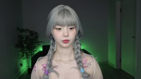 adelina__flower online show from April 3, 2026, 1:36 am