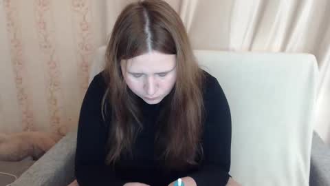 adelinalawson online show from December 19, 2024, 10:02 am