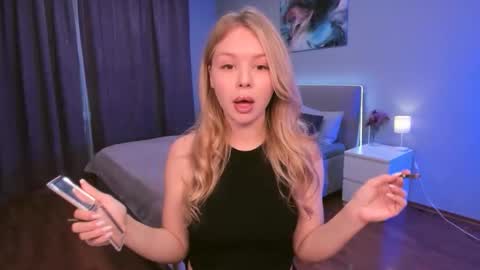 adelllovely online show from September 10, 2025, 11:43 am