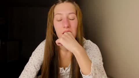 Adell online show from April 22, 2026, 9:38 pm