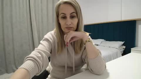 Snapshot of adellynrose chatting on May 1, 2026, 6:12 pm Adellyn online show from May 1, 2026, 6:12 pm