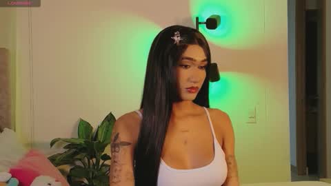 Isabellafirst online show from October 24, 2025, 1:03 am