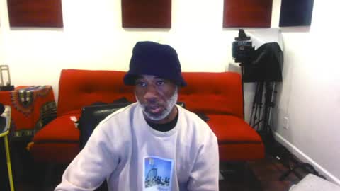 Snapshot of adick_ting chatting on April 12, 2026, 9:09 pm adick_ting online show from April 12, 2026, 9:09 pm