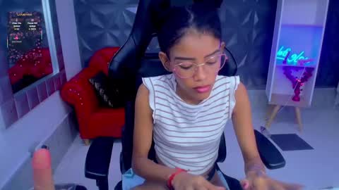 Snapshot of adisson_petite1 chatting on January 9, 2026, 7:37 pm adisson_petite1 online show from January 9, 2026, 7:37 pm