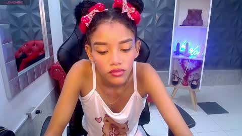 Snapshot of adisson_petite1 chatting on February 23, 2026, 5:32 pm adisson_petite1 online show from February 23, 2026, 5:32 pm