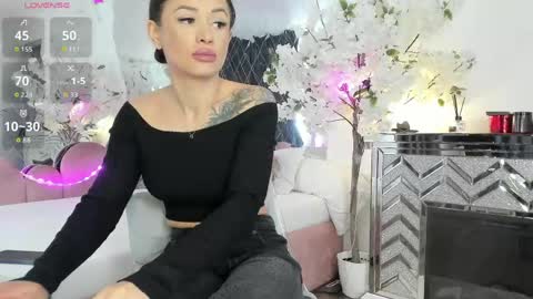 Adona online show from April 23, 2026, 5:30 am