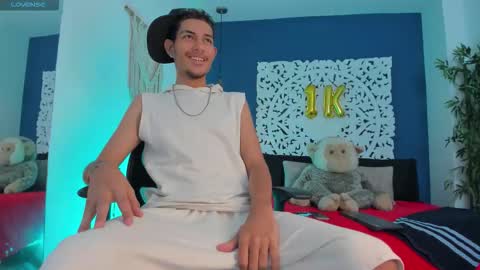 adonis_wb online show from November 12, 2025, 8:52 pm