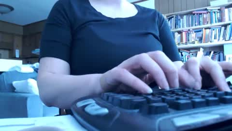 Snapshot of adorable22 chatting on January 30, 2025, 4:13 pm adorable22 online show from January 30, 2025, 4:13 pm