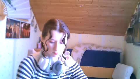 Snapshot of adorable_sparkle chatting on February 13, 2025, 12:21 pm adorable_sparkle online show from February 13, 2025, 12:21 pm