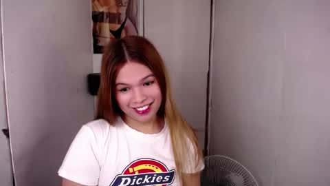 adorabletsforyouxx online show from February 21, 2025, 2:39 am