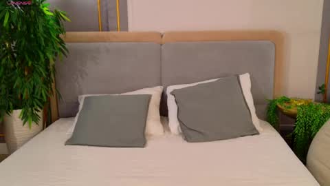 adoracortes online show from April 6, 2026, 5:08 am