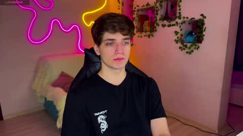 adrean_sofi online show from February 14, 2025, 7:12 pm