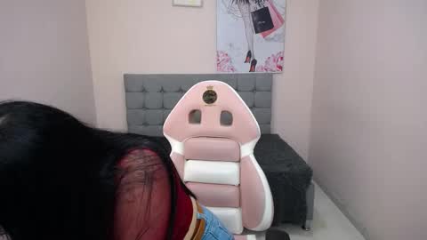 Adri  online show from February 2, 2026, 12:37 pm